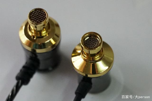 kycom_高以翔遗照登屏幕暖笑道別 女友Bella坐二老旁眼眶泛泪(图2) kycom_高以翔遗照登屏幕暖笑道別 女友Bella坐二老旁眼眶泛泪(图2)